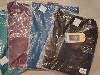 WOMEN'S M SCRUB TOPS