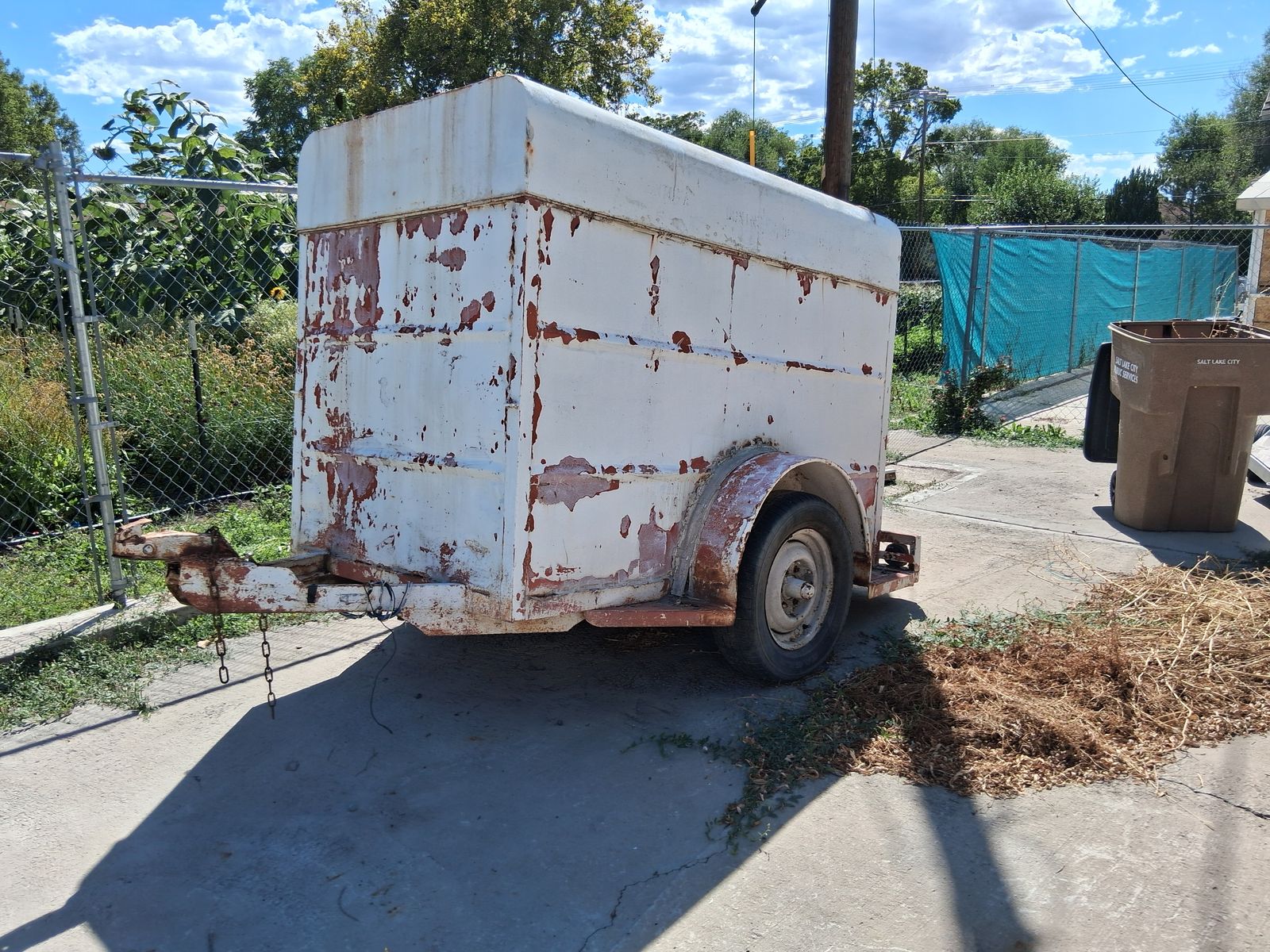 Haul trailer with hitch