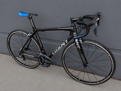 PENDING: Giant TCR Advanced SL 2 Carbon Road Bike – Ultegra 11-Speed – Medium