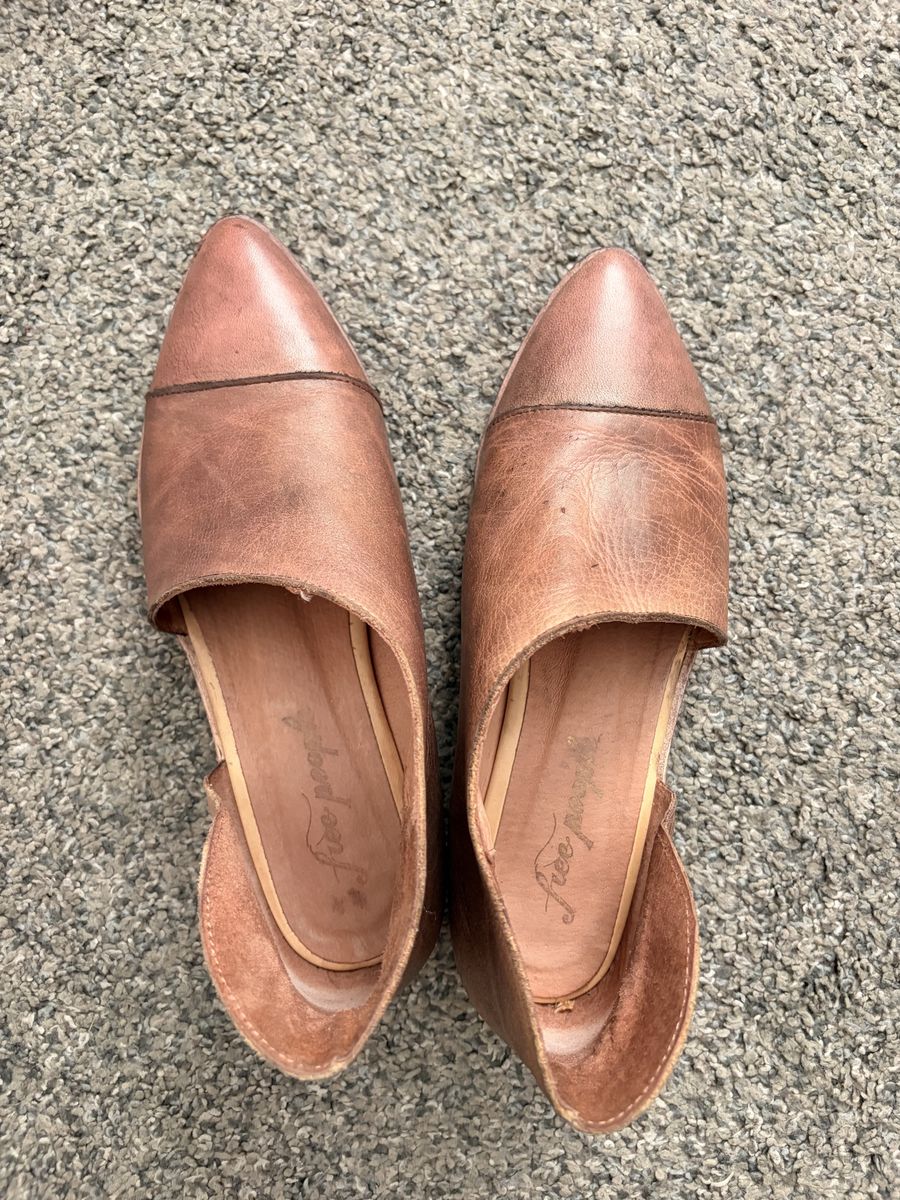 Free People Royale Leather Pointed Toe Flat Slip On Shoes; Size 38 (US 8 women’s)