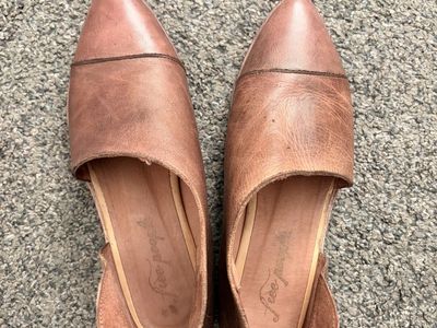 Free People Royale Leather Pointed Toe Flat Slip On Shoes; Size 38 (US 8 women’s)