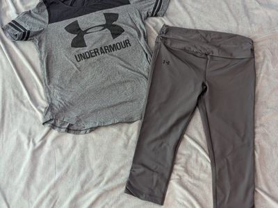 Under Armour Women's Medium Athletic Outfit Set Gray Short Sleeve Shirt & Leggings