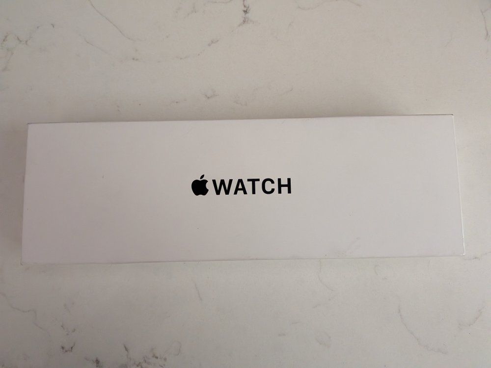 Apple Watch SE 3 40mm Starlight Aluminum Case - New