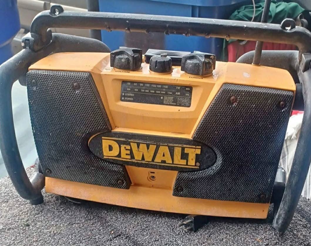 DEWALT Jobsite Radio Heavy Duty Construction Site Stereo