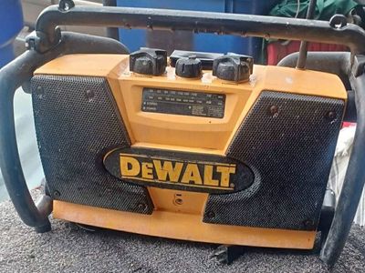 DEWALT Jobsite Radio Heavy Duty Construction Site Stereo