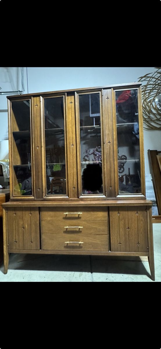 Broyhill Premier Saga Mid-Century Modern Walnut Credenza & Display Hutch MCM