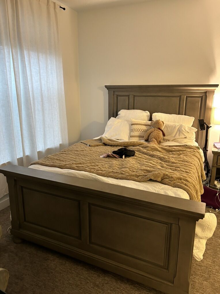 Lettner Ashely Furniture Queen Bedroom Set