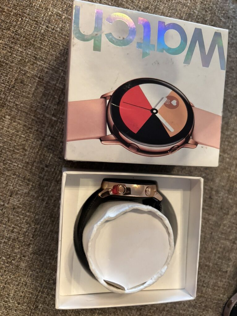 Like New Samsung R500nzd Smart Watch W/chrgr