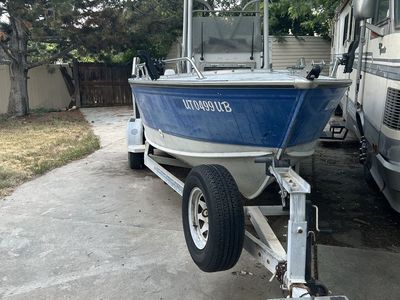 Lund Aluminum Center Console Fishing Boat with Yamaha Outboard Engine and Trailer