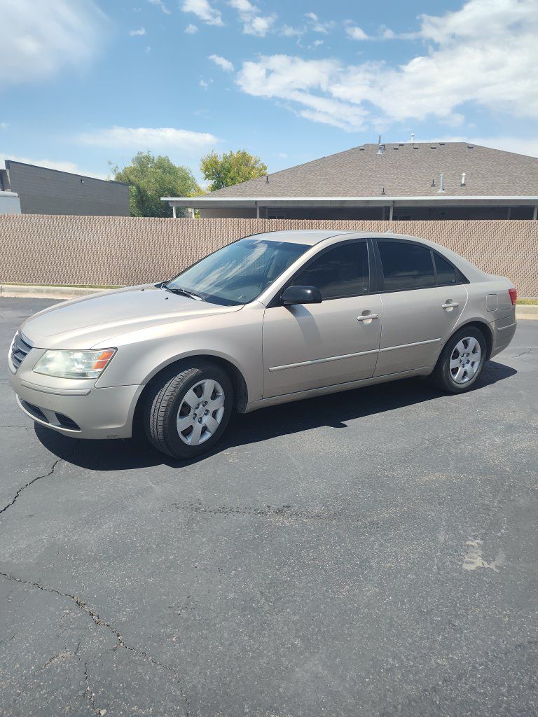 Hyundai Sonata Sedan - Low Mileage (60,000) Runs great