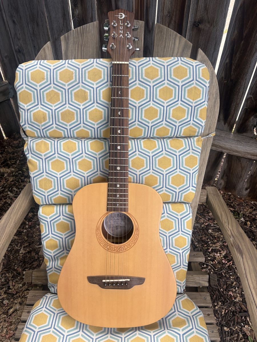 Luna Guitar