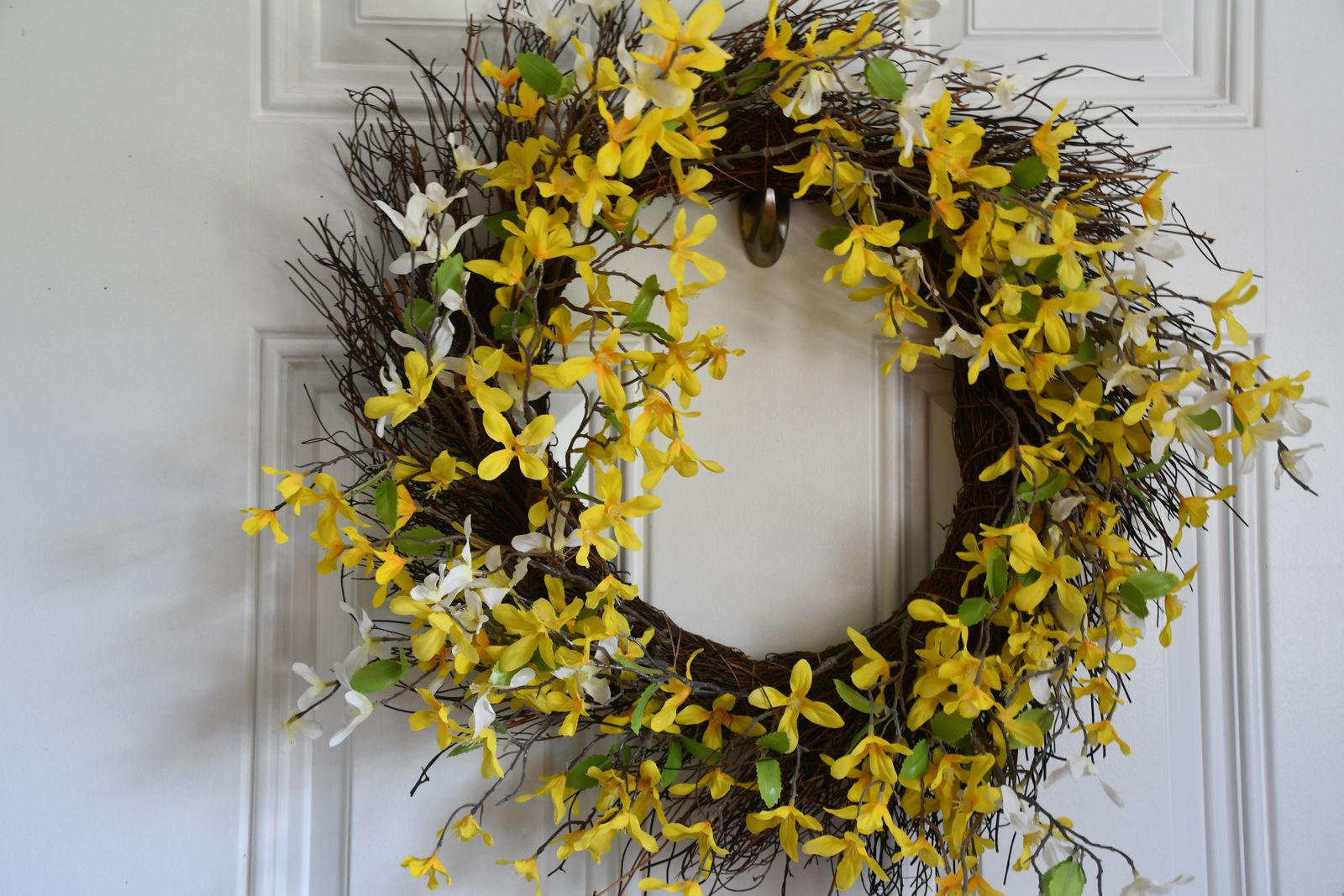 SPRING & SUMMER 16" YELLOW FORSYTHIA WREATH ~ FLOWERS ~ $5