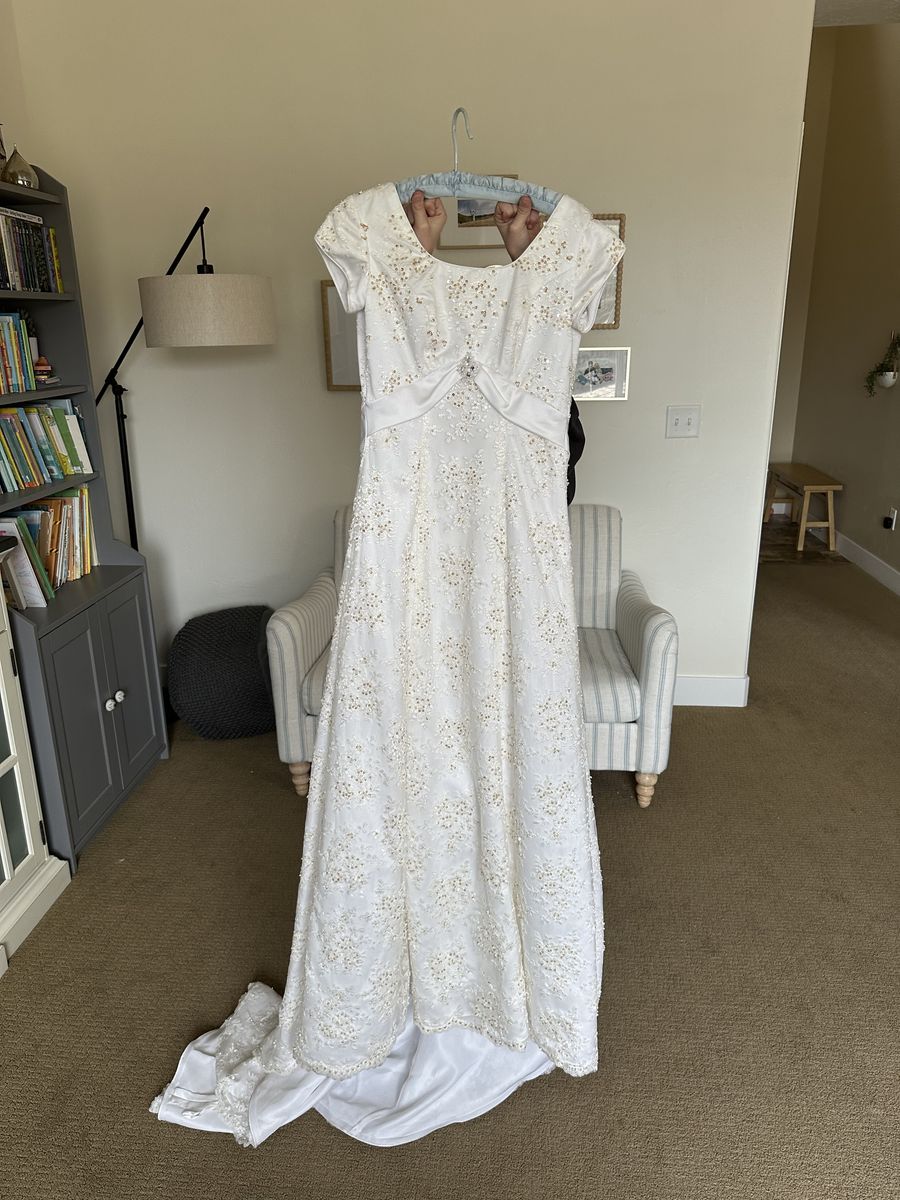 Wedding dress 