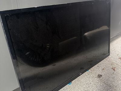 55” LG tv no stand but comes with wall mount works perfectly