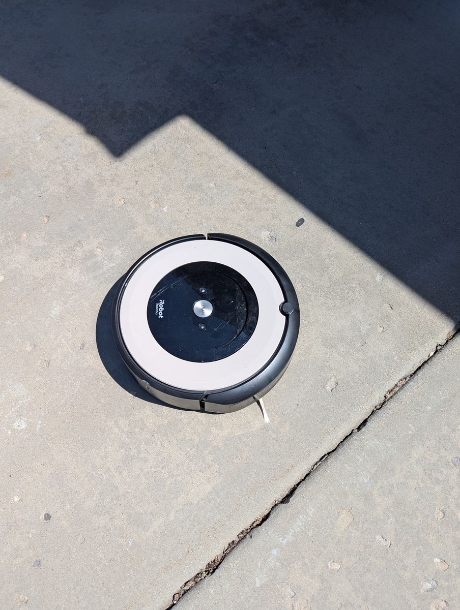 iRobot Roomba E5 with charger and virtual wall accessory