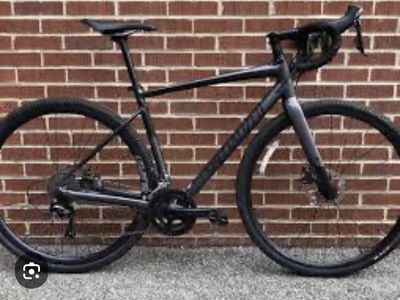 2018 Specialized Diverge carbon fiber matte black road/gravel bike. Only ridden once!