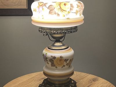 Vintage Hurricane/Parlor-Style Lamp