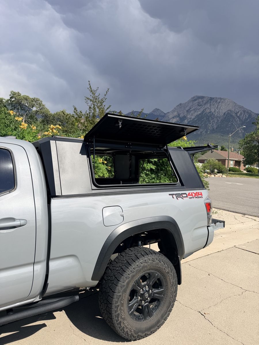 RSI Smartcap Truck Topper - Fits 3rd Gen Toyota Tacoma 6' Long Bed