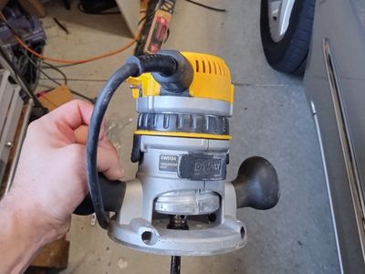 sparking DeWalt handheld router