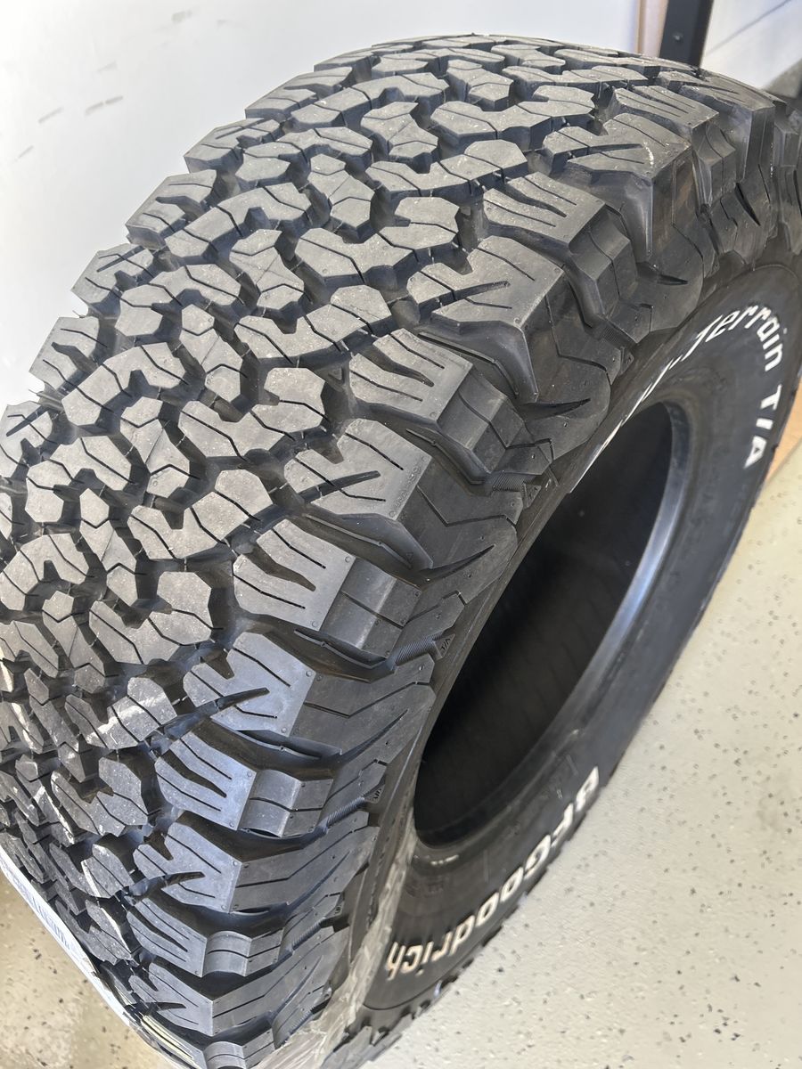 BFGoodrich All-Terrain T/A KO2 35x12.5 R17 Tire - Like New