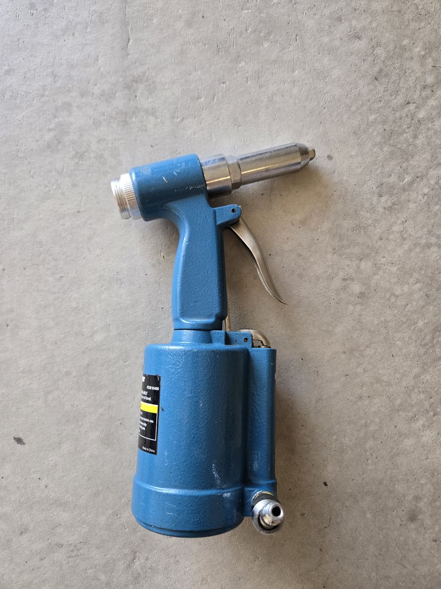 Central Pneumatic 3/16" Air Hydraulic Riveter (Item 93458)