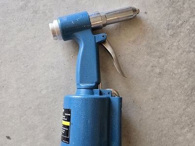 Central Pneumatic 3/16" Air Hydraulic Riveter (Item 93458)