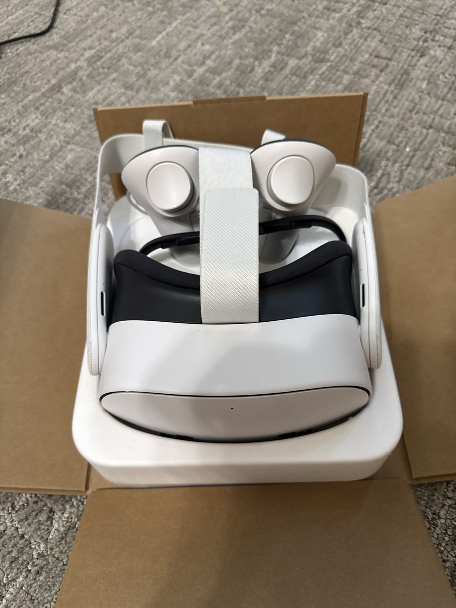 Meta Quest 3S VR Headset 128GB - Immersive Virtual Reality Experience