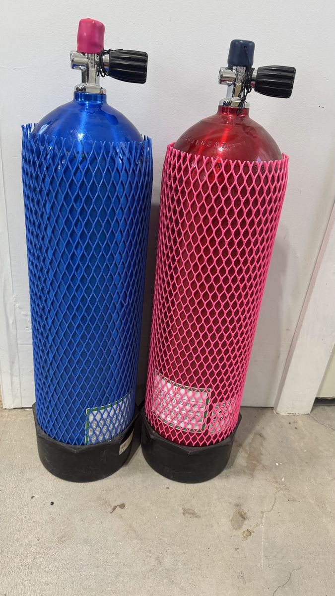 Scuba tanks