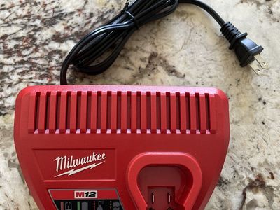 Milwaukee M12 Charger