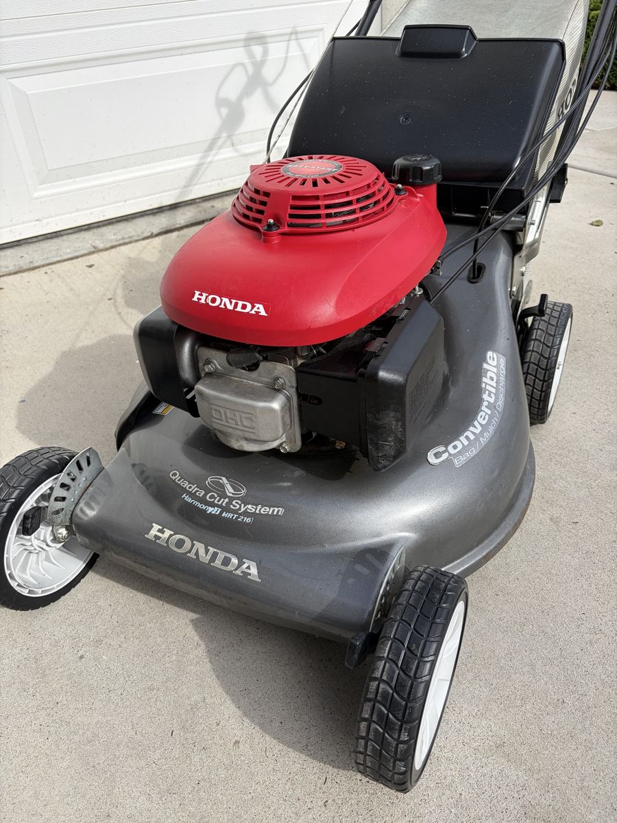 Honda HR216 Self-Propelled 21” Mower - Fully Serviced 