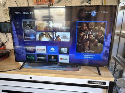 TCL Roku Smart LED TV 40”