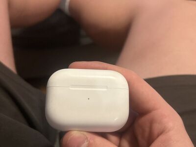 Air Pods (missing one)