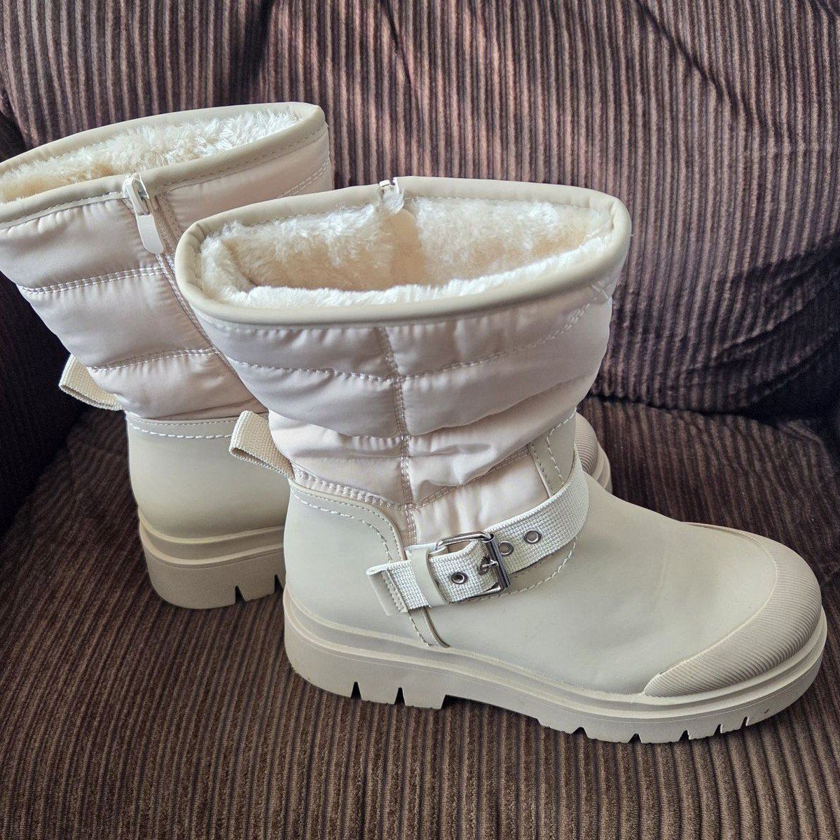 Dream Pairs cream colored fur lined boots