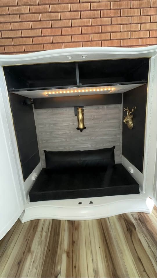 Secret hideaway reading wardrobe