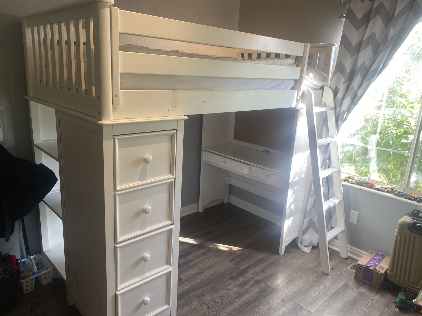 Kids loft bed