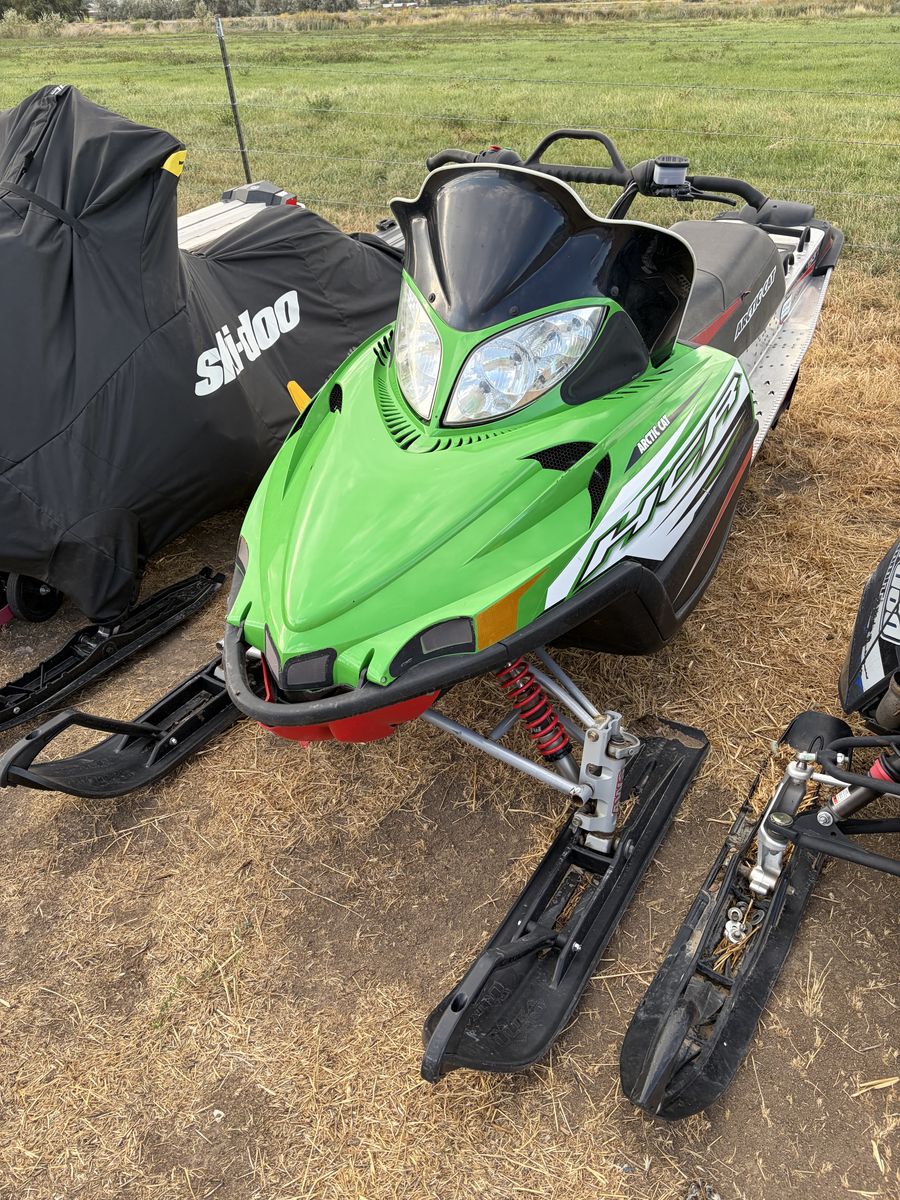 Artic cat m700 snowmobile