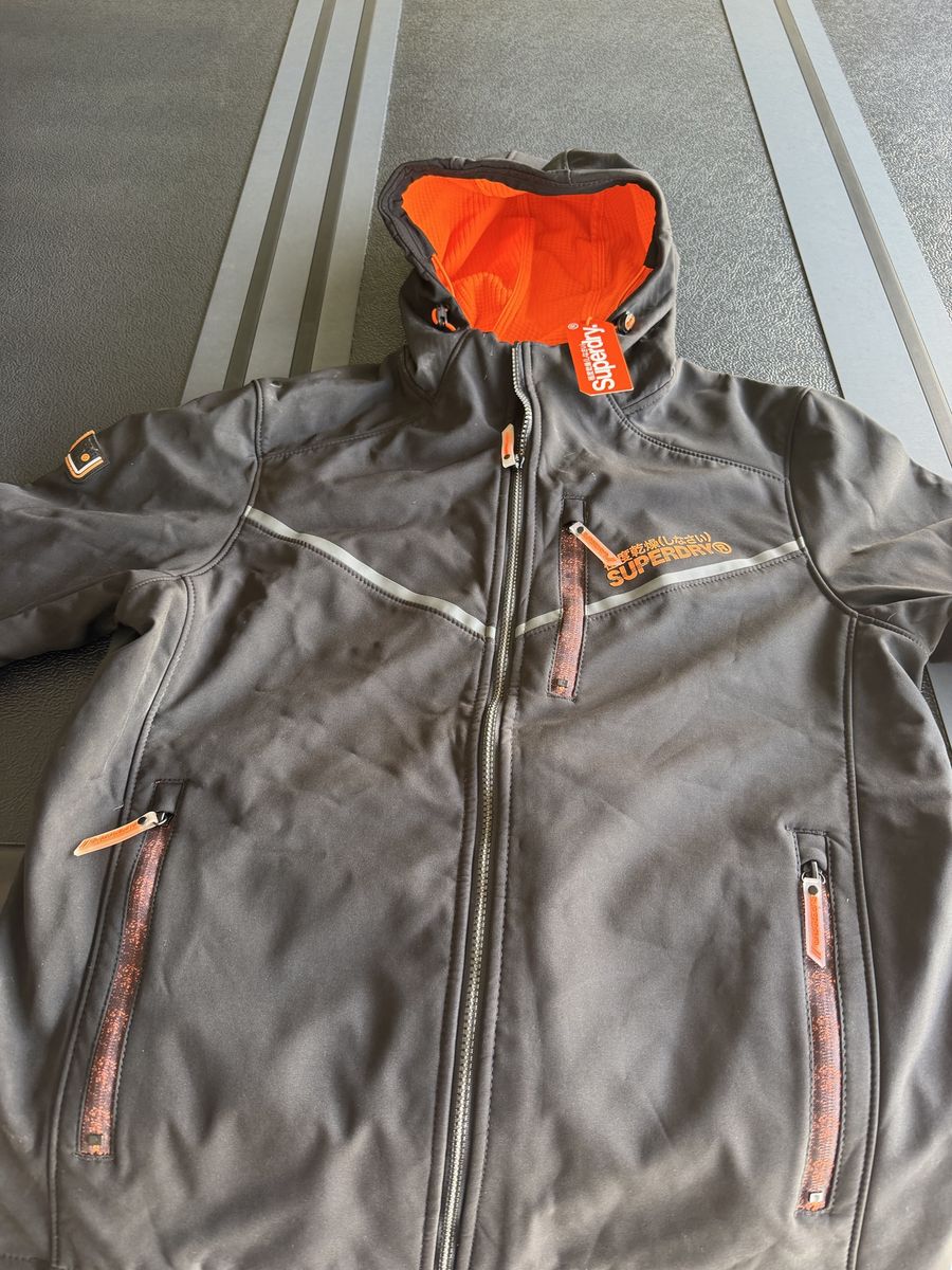 New Superdry Black/Orange Hooded Softshell Jacket - Windproof & Waterproof - Size Youth XL