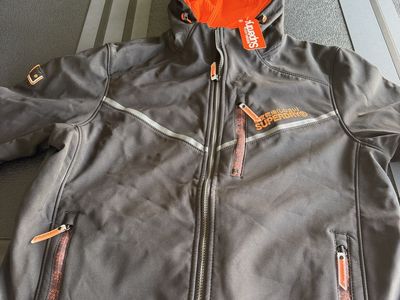 New Superdry Black/Orange Hooded Softshell Jacket - Windproof & Waterproof - Size Youth XL