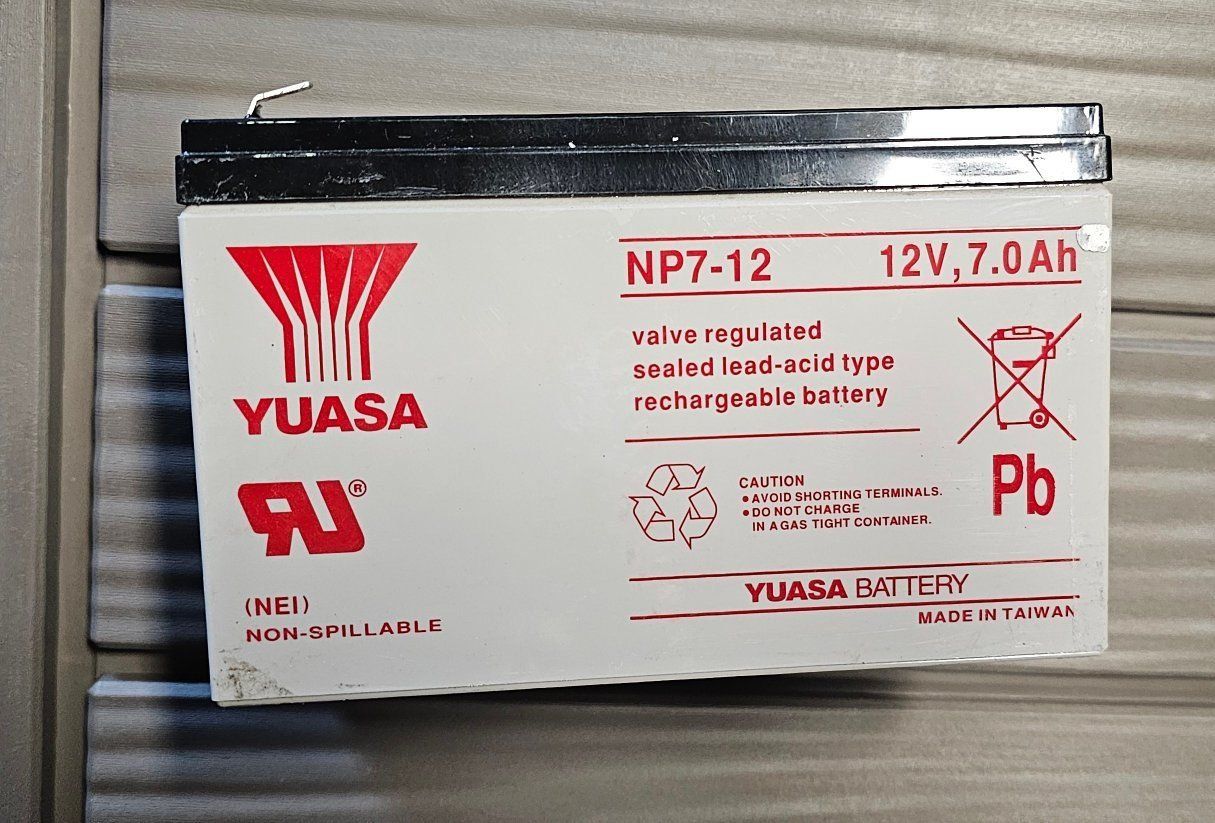 12 v 7.0 amp  NP7-12 BATTERIES