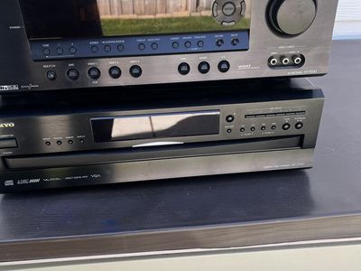 Onkyo HT-R530 stereo / surround sound theatre room system