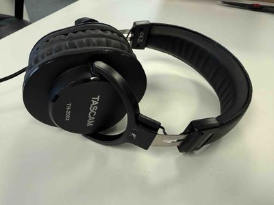 TASCAM TH-200X Studio Headphones