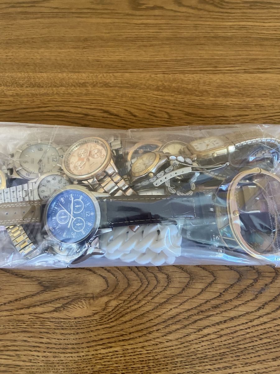 Lot of 17 (Watches in a bag)! Most do not work! May need batteries or parts! Look