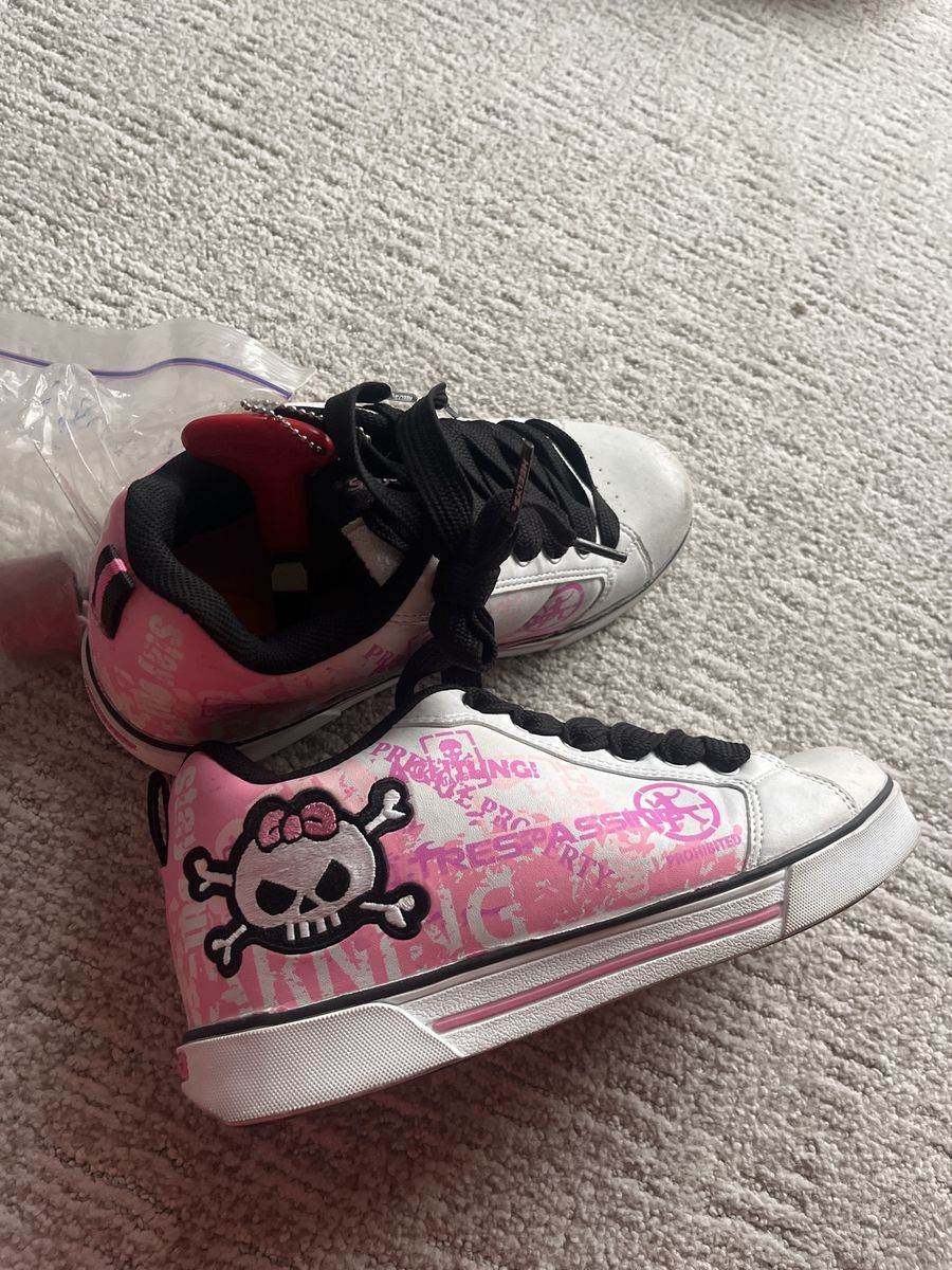 Heelys White Pink Skull Bow Girl's Skate Shoes with Wheels - US Size 7