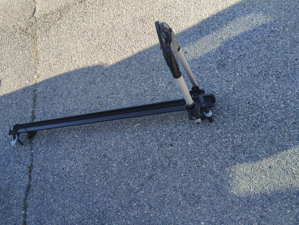 Thule 1 bike roof rack with square bars