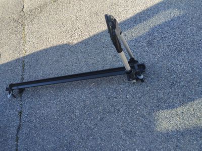 Thule 1 bike roof rack with square bars