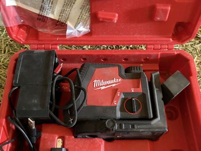 Milwaukee laser