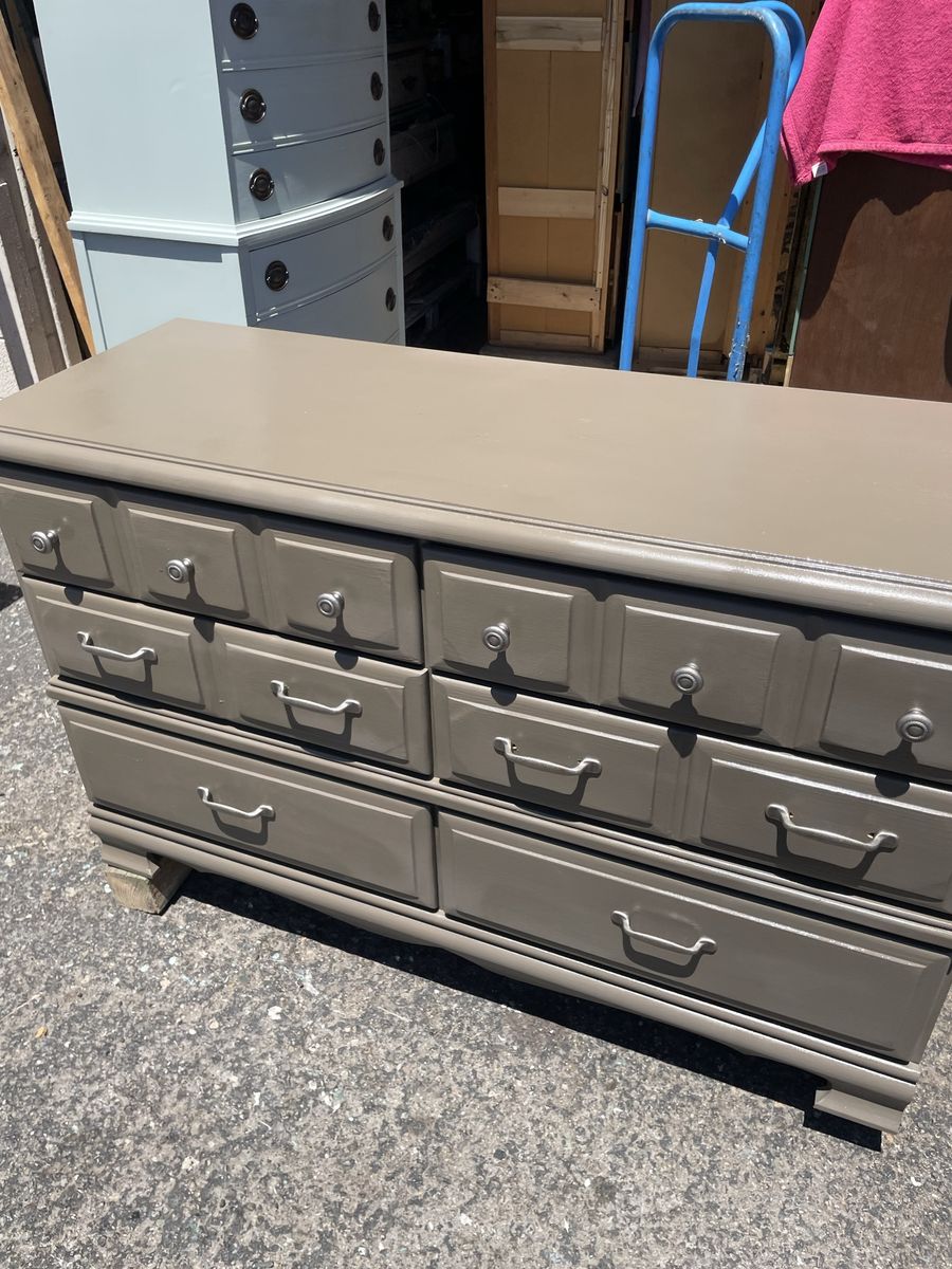 Vintage Dresser 6 drawers