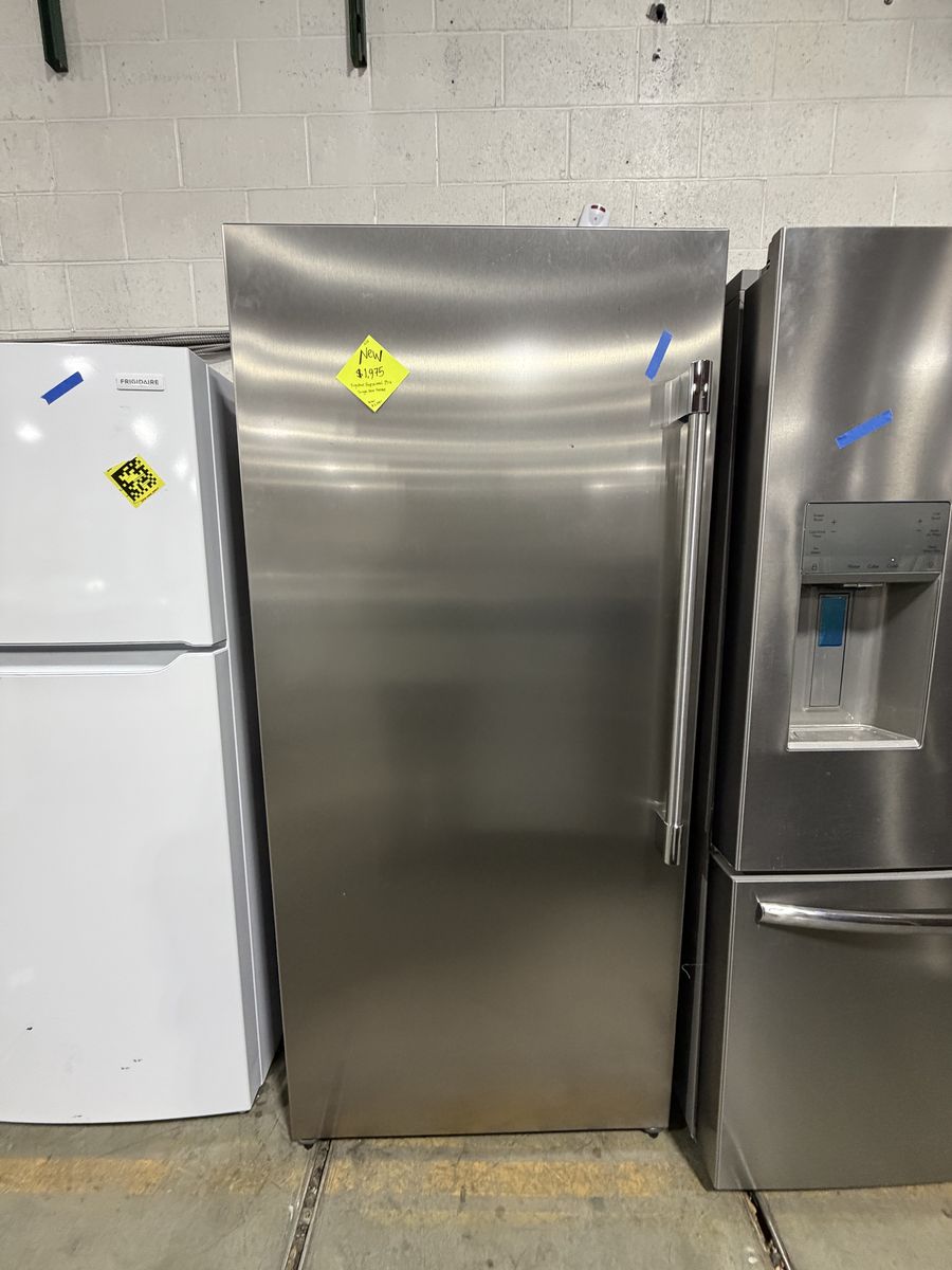 AMAZING BRAND NEW FRIGIDAIRE PROFESSIONAL FREEZER