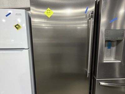 AMAZING BRAND NEW FRIGIDAIRE PROFESSIONAL FREEZER