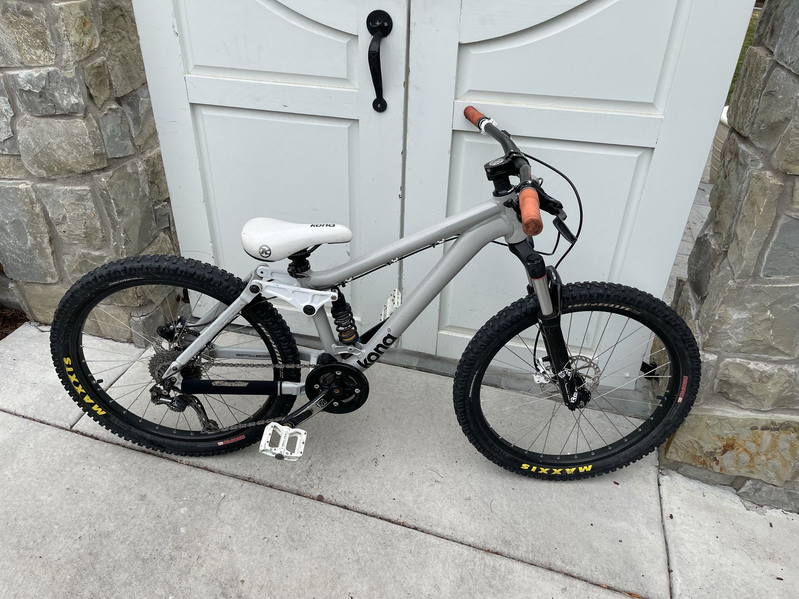 Kona Stinky Full Suspension Kids Mountain Bike